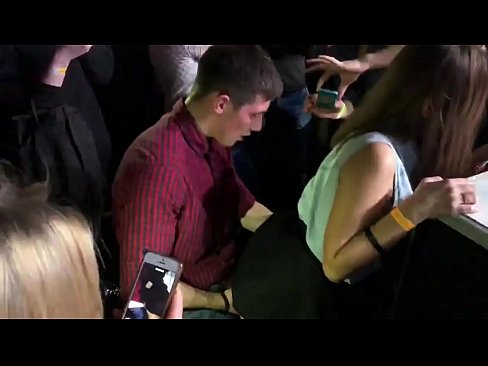 ❤️ Sexe real en una discoteca russa. Noia russa de 18 anys a l'anus i la vagina follada en una discoteca ❤❌ Porno dur a nosaltres ❌❤